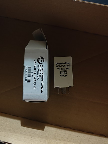 Volvo 240 740 940 automaatin ylivaihteen rele