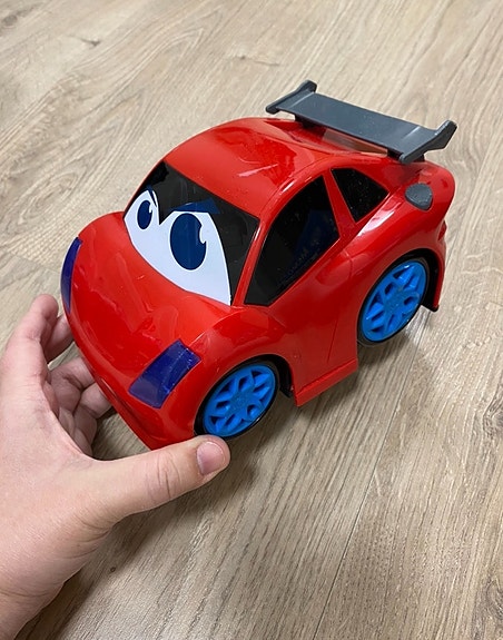 Isohko auto lelu