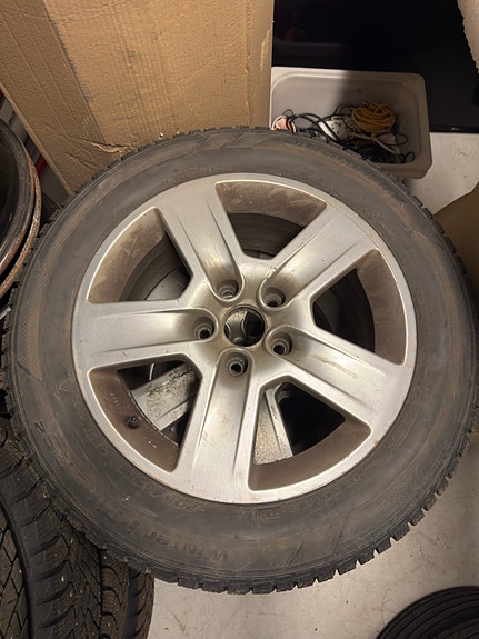 Audin 16” orkkisvanteet nastoilla