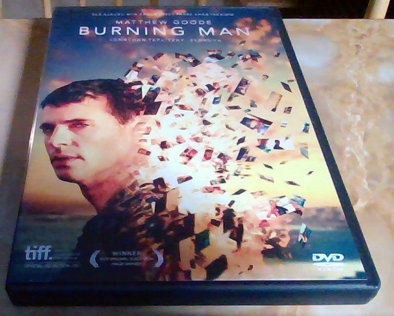 Showgirls ja Burning Man dvd-elokuvat