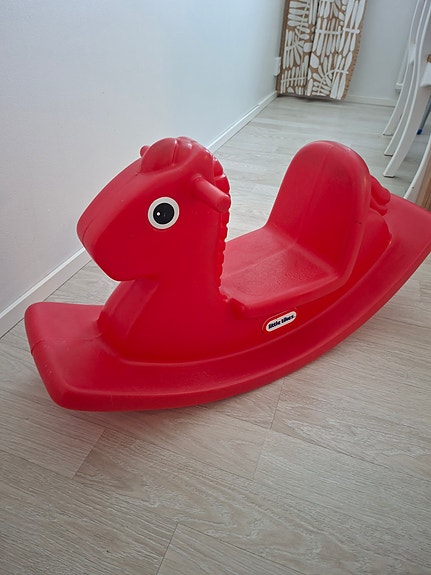 Little Tikes punainen keinuhevonen