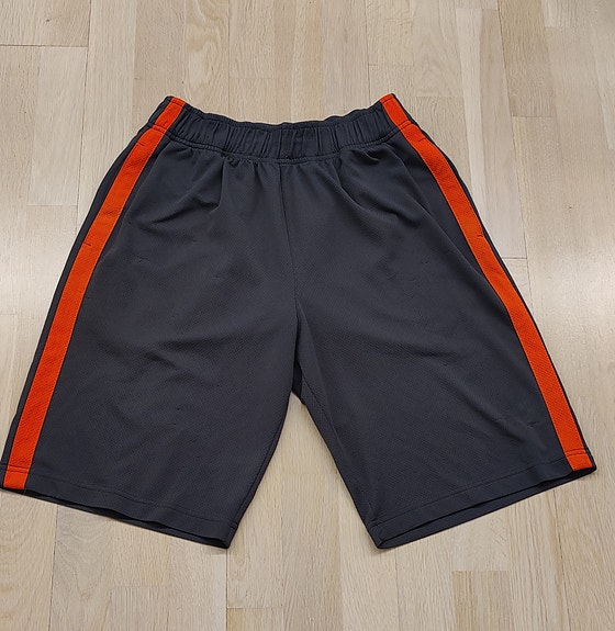 Miesten shortsit