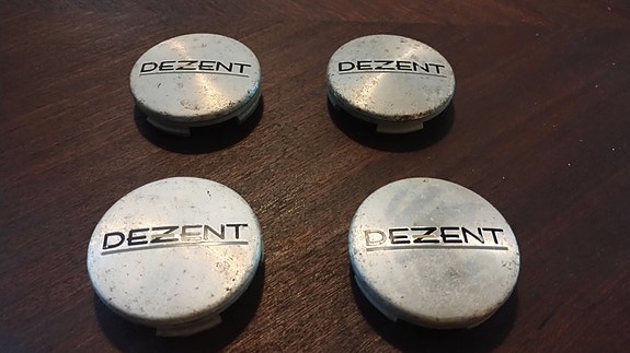 Dezent alumiinivanteiden keskikupit