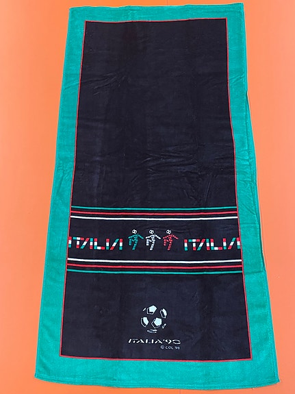Ranta/kylpypyyhe 1990 Italian jalkapallon MM- kisojen Napolin lohkon fanituote.