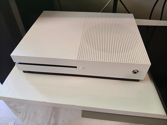 Microsoft Xbox One pelikonsoli valkoinen