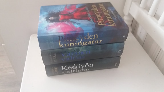 Cassandra Clare kirjat 3 kpl.