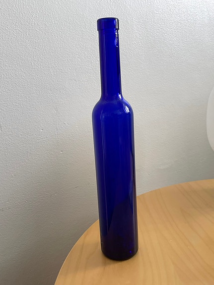 Sininen lasipullo