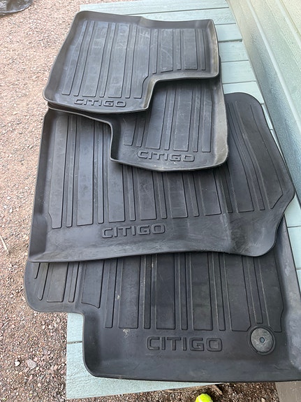 Skoda Citigo/Mii/Up kumimatot autoon