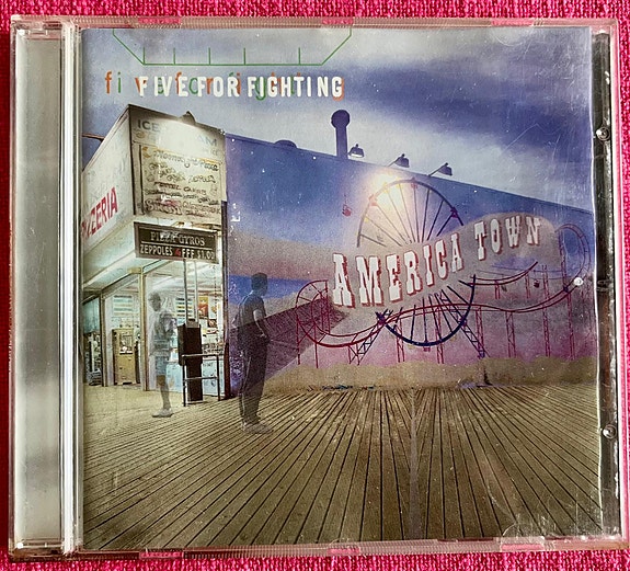 CD-levy Five for Fighting American Town