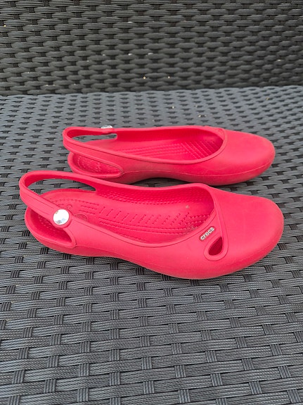 Crocs Olivia II Flat naisten sandaalit / ballerinat