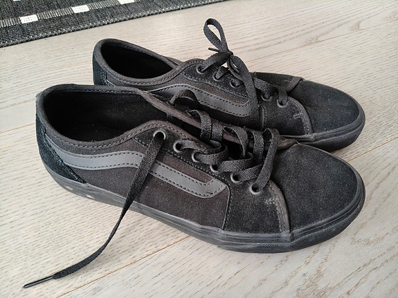 Mustat Vans tennarit koko 41