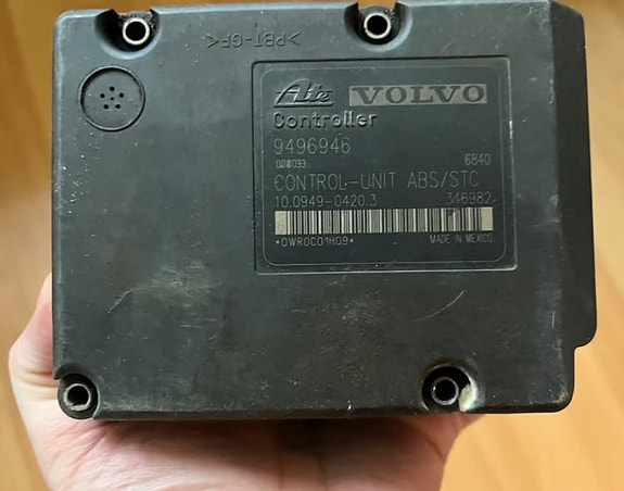 Volvo V70 Mk1 ABS/STC Control Unit / ABS ohjausyksikkö -9496946