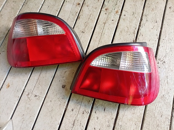 Renault Megane Coupe takavalot pari