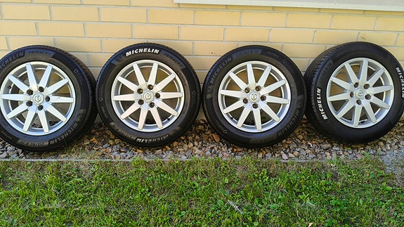 Michelin 215/60 r16 kesärenkaat alumiinivanteilla