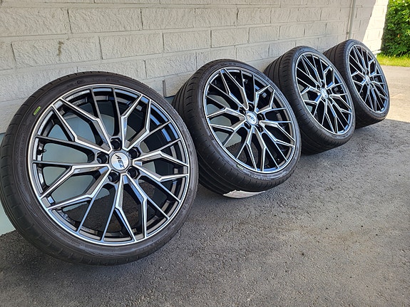 AEZ Porto Dark 19" + Nokian Hakka Black 2 235/35R19, 5x112, erittäin siistit