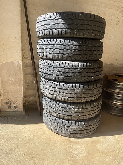 6x Michelin 195/75-16C pakettiauton nastarenkaat