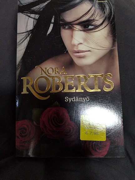 Nora Roberts Sydänyö kirja