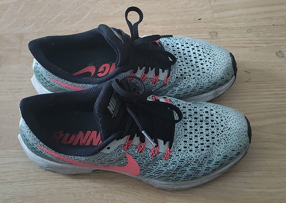 nike revolution juoksukengät
