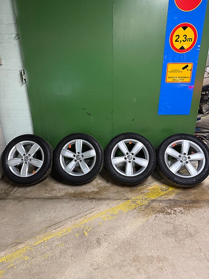 VW Corvara 17'' vanteet Continental Ice Contact 2 nastarenkailla