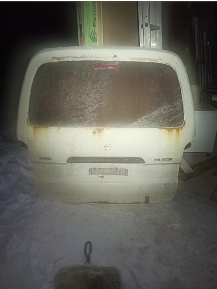 Hiace takaluukku