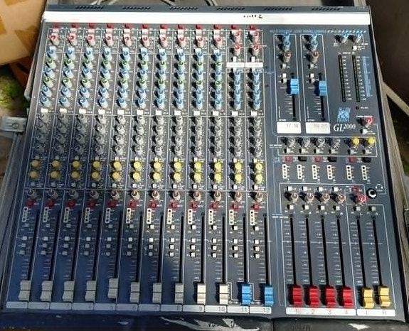 Allen Heath GL2000 mikseri