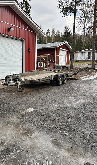 Vuokrataan auto traileri sähkövinssillä