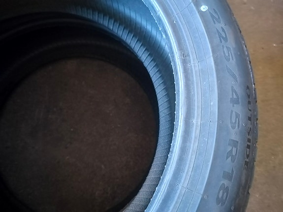 225/45 r18