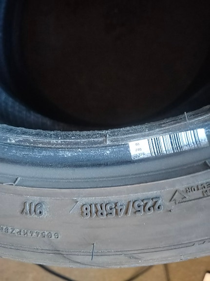 225/45 r18