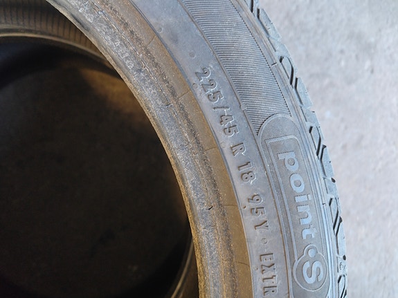 225/45 r18