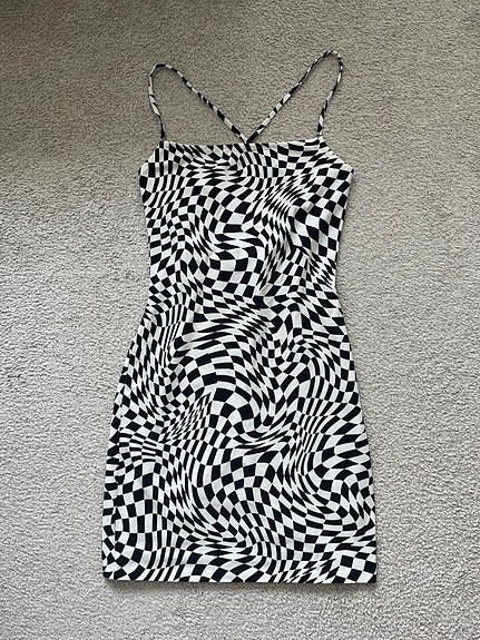 Ruudullinen mekko