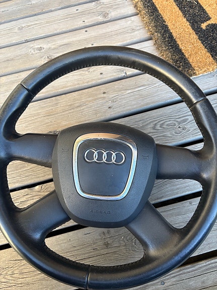 Audi ohjauspyörä airbagilla