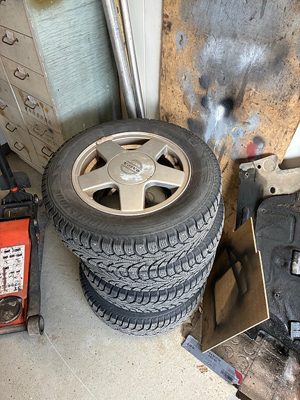 Volvo 400-sarjan talvirenkaat alumiinivanteilla