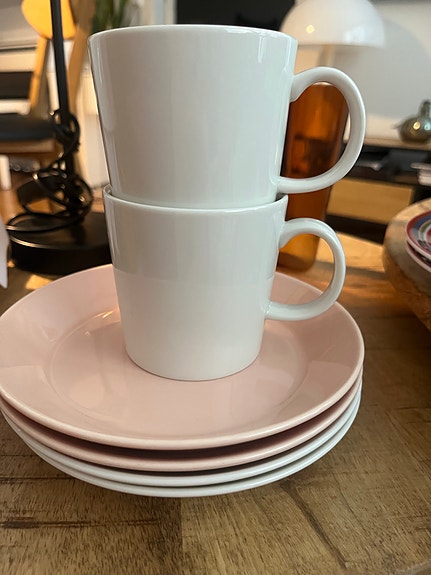 Iittala kahvikupit ja lautaset