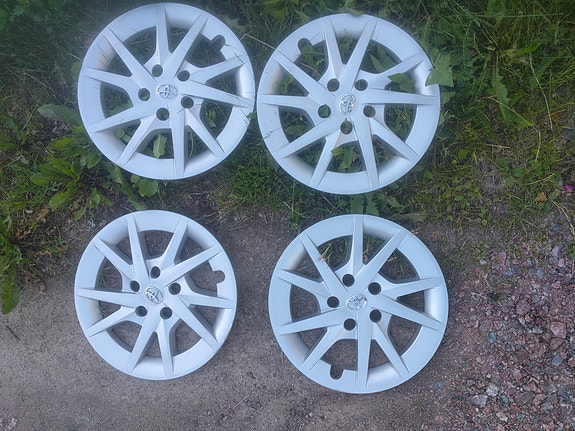 Toyota Prius pölykapselit 16"