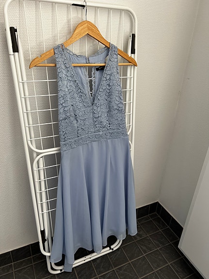 Esprit juhlamekko