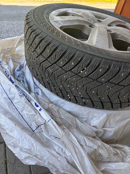 Nastarenkaat 205/55 R16 vanteilla