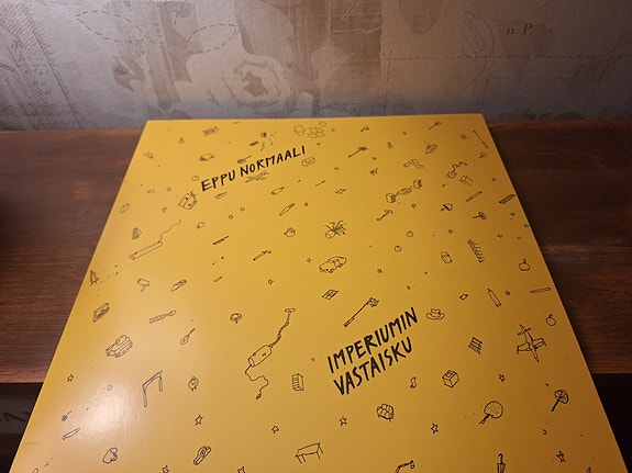 Eppu normaami - imperiumin vastaisku - musta