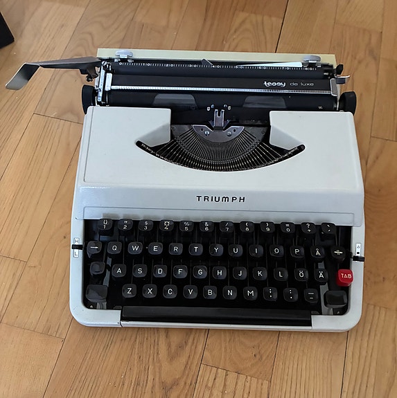 Triumph kirjoituskone, erittäin siisti