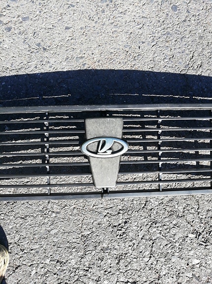 Lada Niva keulamaski