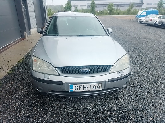 Ford Mondeo sedan varaosiksi