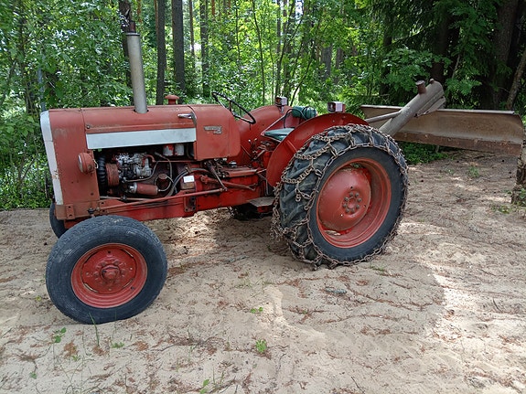 Pieni ja punainen valmet 361d