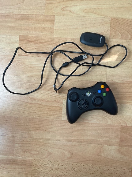 Xbox 360 ohjain ja USB-vastaanotin (vain nouto)
