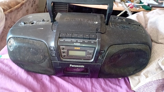 Panasonic xbs kannettava radio kasettisoittimella