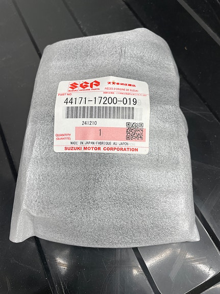 Suzuki PV tankin etupala musta