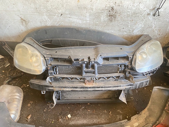 Volkswagen etupään osat ajovaloilla