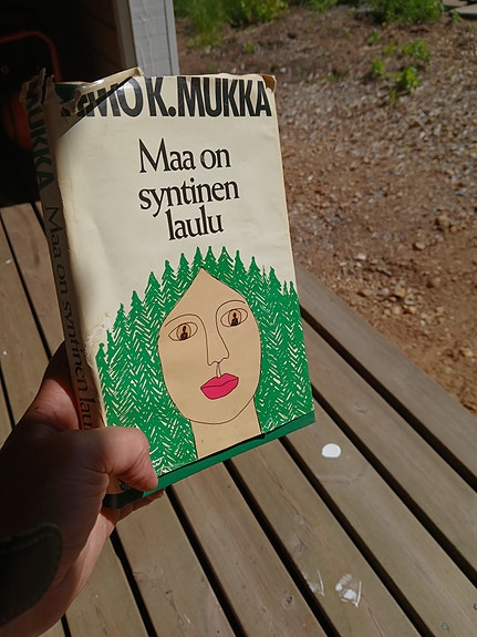 Timo K. Mukka Maa on syntinen laulu kirja