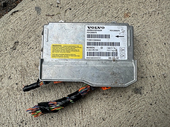 Volvo V70 mk3 airbag ohjainyksikkö