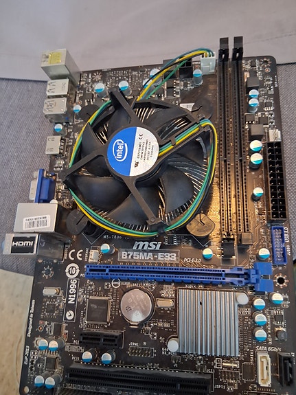 Msi B75MA-E33 ja prossu