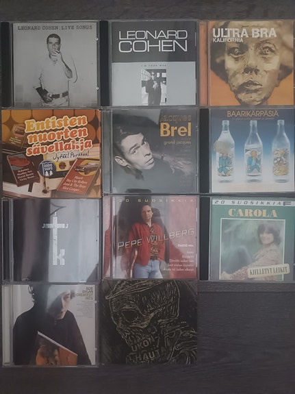 CD-levyjä (esim. Cohen, Dylan, Kotiteollisuus)