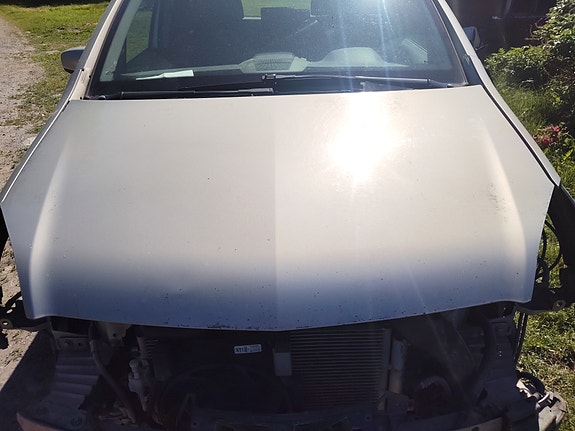 Opel Zafira B vm05 konepelti